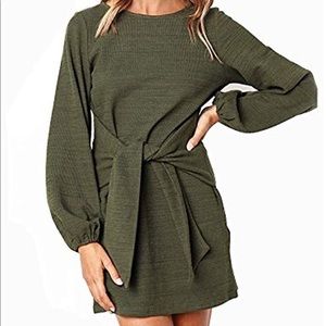 💰3/$25 Bundle 💰 Tie front mini dress